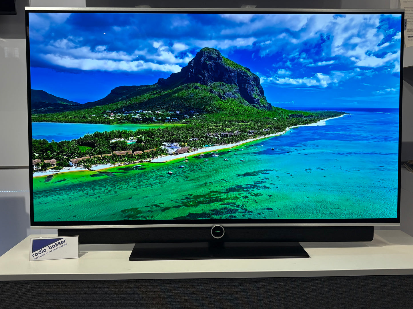 Loewe Antares 55 OLED